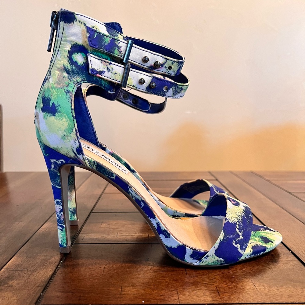 NWOB STEVE MADDEN DOUBLE STRAP HEELS